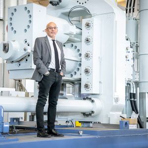 Fiorenzo Dioni, technical manager, and Richard Oberle from the engineering team "Idra Italia" created the world's largest die casting machine.(Image: European Patent Office)