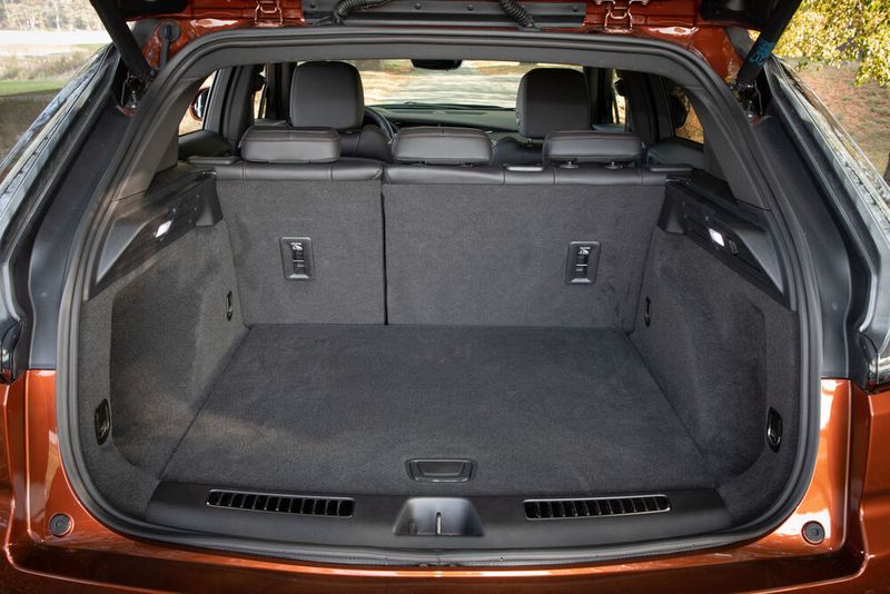 Kofferraumvolumen: 637–1385 Liter. (Bild: Auto-Medienportal.Net/Cadillac)