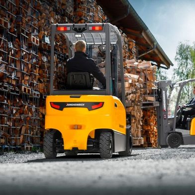 Der Hamburger Staplerhersteller Jungheinrich durchläuft derzeit ein Sparprogramm. Das hat allerdings dazu geführt, dass man sich nun in der Verlustzone bewegt ... (Bild: Jungheinrich)