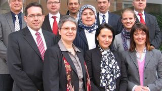 Matthias Eschle (oben links) mit dem Team des Ceramtec-Vertriebscenters Industriekeramik.  (Bild: Ceramtec)