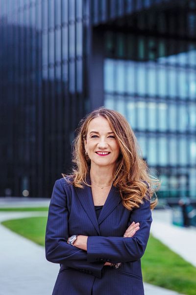 „Wir sind mehr denn je überzeugt davon, dass es grundlegend falsch ist, Nachhaltigkeit einseitig als wirtschaftliche Aufgabe zu verstehen. Im Gegenteil: Nachhaltigkeit ist die unternehmerische Antwort auf die Herausforderungen unserer Zeit.