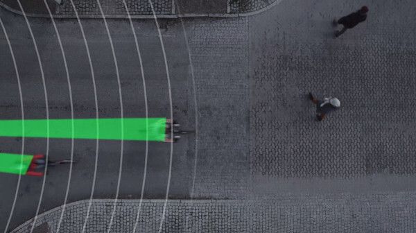 Dank moderner Software konnte das Notbremssystem so erweitert werden, dass es nun auch Radfahrer automatisch erkennt und bei Bedarf bremst (Bild: Volvo)