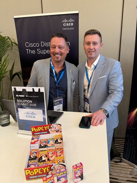 Volle Kraft voraus mit der coolen Popeye-Brause: Thilo Herzau und Dimitri Schewtschenko von Cisco Systems (Bild: Vogel IT-Medien GmbH)