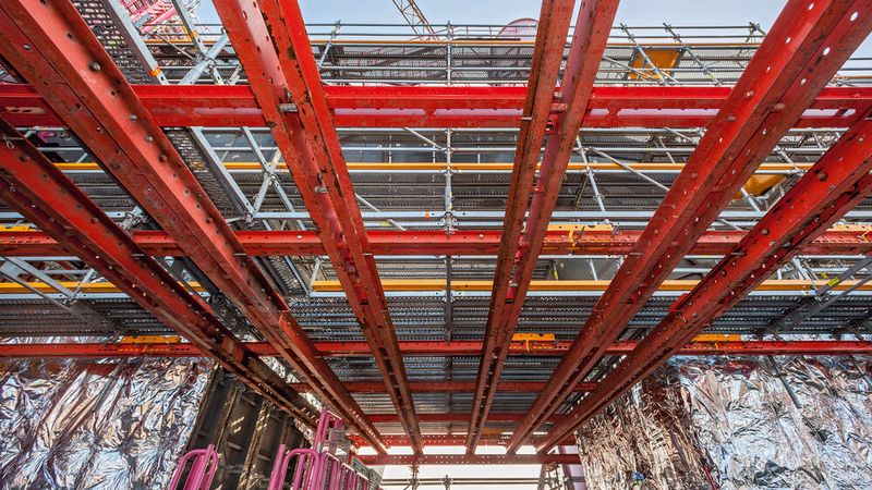 Sicheres Abtragen hoher Lasten aufgrund der Stahlträger von Variokit.  (Bild: PERI)