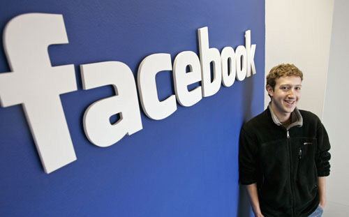 Mark Zuckerberg hat gut lachen. Facebook hat den Firmengründer zum Milliardär gemacht, aber auch bei ihm standen auf der eigenen Seite schon private Fotos unabsichtlich für die ganze Welt offen. (Archiv: Vogel Business Media)