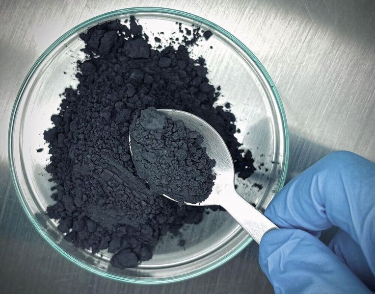 Silizium-Kohlenstoff-Komposit als Aktivmaterial zur Herstellung siliziumbasierter Anoden für Lithium-Ionen-Batterien im StrOboBatt-Projekt. (Bild: Fraunhofer ISE)