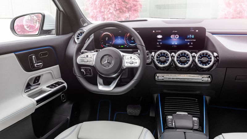 Serienmäßig an Bord sind das Infotainmentsystem MBUX (Mercedes-Benz User Experience) sowie die Navigation mit Electric Intelligence.  (Daimler)