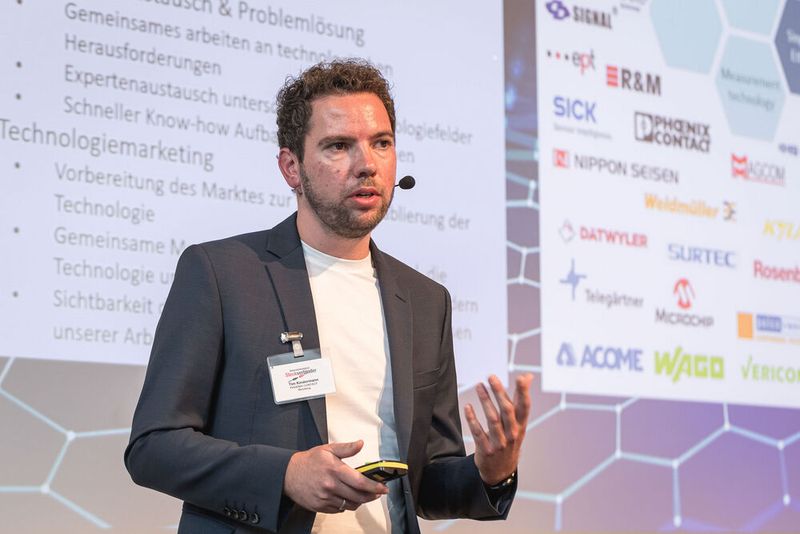 16. Anwenderkongress Steckverbinder: Der SPE-Tag am 4. Juli 2022 zog wieder viele interessierte Zuhörer an. Abgedeckt wurden fast alle Themen im Bereich Single Pair Ethernet vom Standard über das Marktpotenzial, Rückwärtskompatibilität, Schirmung, Messtechnik bis hin zum neuen Standard SPE M12 Hybrid. (Bild: Elektronikpraxis)