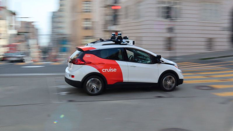 Die US-Verkehrsbehörde entzog dem Robotaxi-Unternehmen Cruise die Fahrerlaubnis für autonom fahrende Fahrzeuge auf unbestimmte Zeit.(Bild:  sp-x)