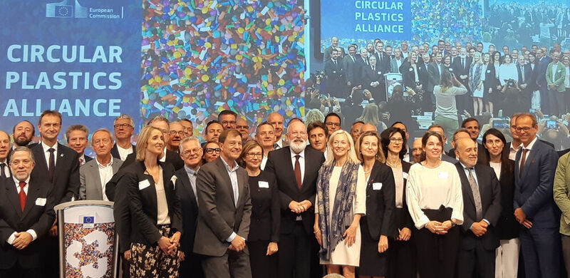 Approximately 100 partners signed the founding act of the Circular Plastics Alliance in Brussels. (Covestro)