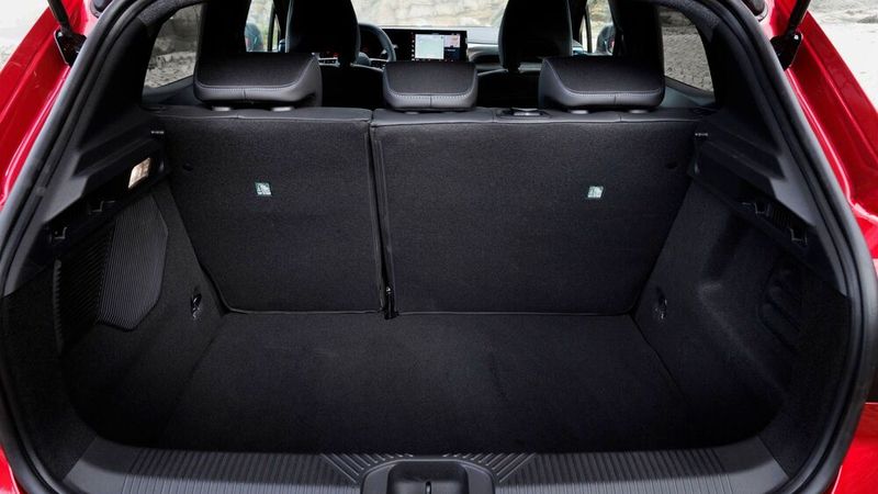 The trunk of the new Clio is a good size, but the loading sill is quite high. (Image:Renault)