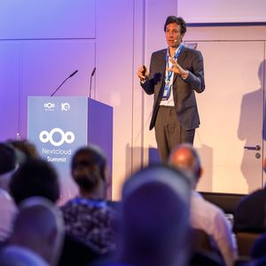 Das französische Bildungssystem ist mit 1,2 Millionen Usern einer der größten Nextcloud-Nutzer weltweit. Benoît Piédallu, Projektleiter im französischen Ministerium für Nationale Bildung und Jugend, gab einen Einblick in das Projekt.(Bild:  Nextcloud)