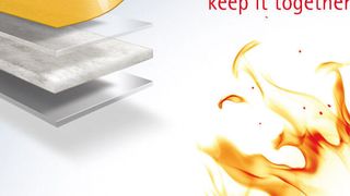 Die Klebebandreihe Duplo-Coll FR besteht aus einem flammhemmenden Vliesträger, einer Silikonpapierabdeckung und zwei eigens entwickelten Acrylatklebstoffsystemen. (Bild: Lohmann)