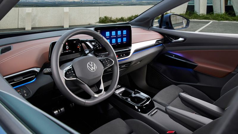 Der Innenraum ist fein ausstaffiert. (Bild: VW)