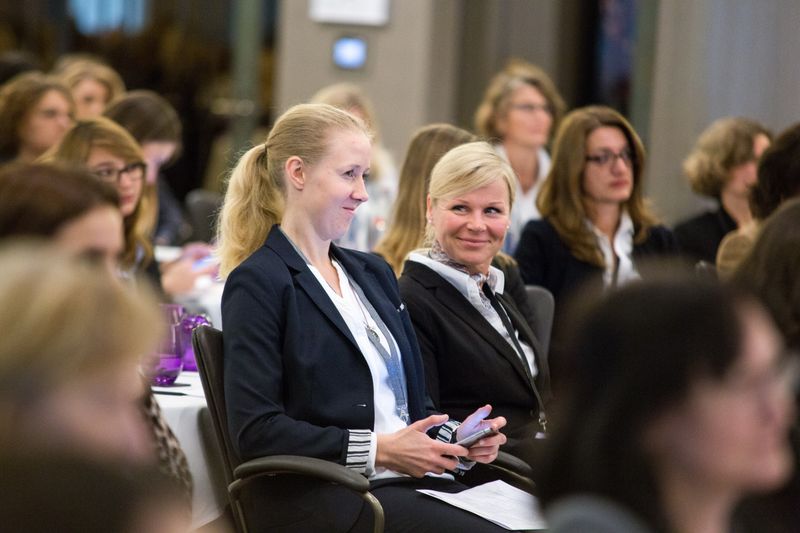 Das Publikum ist gespannt auf die Vorträge und Diskussionsrunden. (Bild: Vogel IT-Akademie)