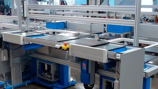 Handarbeitsplatz von Stein Automation für mehr Ergonomie in der Montage. (Stein)