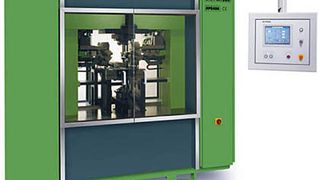 Diese Kaltpresse verdichtet feinkörniges Pulver von oben und unten. Zudem pressen Zylinder die Matrize seitlich zusammen, mit einer doppelt so hohen Kraft als bei der Vorgängermaschine. Bild: Bott (Archiv: Vogel Business Media)