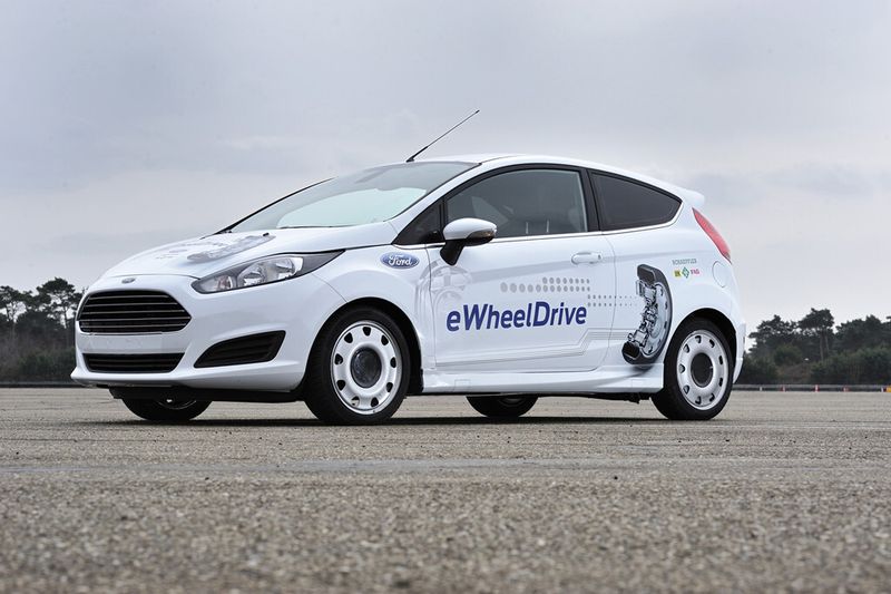 Der Radnabenantrieb e-Wheeldrive in einem in Kooperation mit Ford realisierten Entwicklungsfahrzeug auf Basis eines Ford Fiesta. (Bild: Schaeffler)