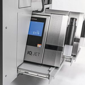 Integrierte Kennzeichnungstechnologie: Die beiden Leibinger Iqjet sind platzsparend und einfach zugänglich über eine praktische Schublade direkt in das Gehäuse der Zeta 620 G2 integriert (Bild: Komax AG)