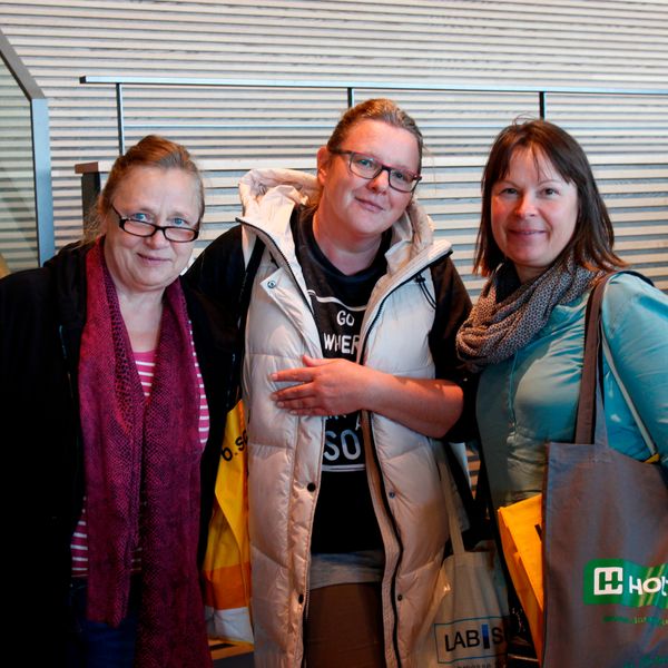 Besucherstimmen der LAB-SUPPLY Dresden 2022 Frau Reichert (l.), Frau Plata, Frau Tilesch (r.), Lelf Brandenburg:  „Es ist sehr schön und immer wieder interessant auf der LAB-SUPPLY. Wir waren so oft hier, dass wir viele der Fachvorträge sogar schon kennen.“   Weitere Infos zu den kommenden LAB-SUPPLY-Messen finden Sie auf www.lab-supply.info.  (LABORPRAXIS, C. Lüttmann)