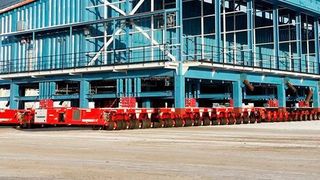 Die weltweit agierende TII Group besteht aus den Marken Scheuerle, Nicolas, Kamag und Tiiger und bietet innovative Fahrzeuge für Logistikhöfe, öffentliche Straßen und Industriegebiete an. (TII)