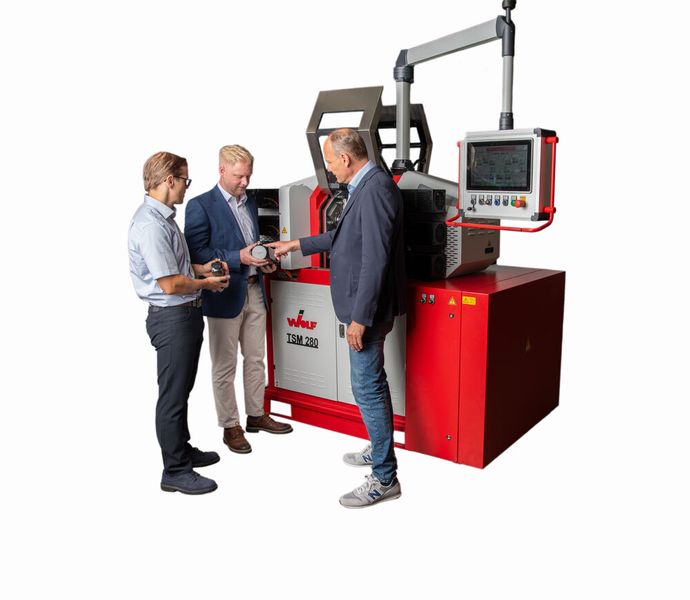 Für die neue Generation der Rundtaktmaschine TSM 280 setzt Wolf Maschinenbau auf hybride Antriebstechnik von AMK Motion. Diese kombiniert zentrale und dezentrale Antriebslösungen, um die Vorteile beider Konzepte zu nutzen. (Bild: AMK Motion)