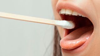 Künftig können Ärzte im Rahmen des Bayersichen Corona-Testkonzepts die Kosten für die Abstrichnahme mit der Kassenärztliche Vereinigung Bayerns (KVB) abrechnen (Галина Сандалова - stock.adobe.com)