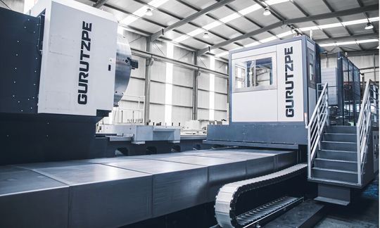 Die CNC-Drehmaschinen von Gurutzpe sind komplexe Systeme mit zahlreichen Automatisierungskomponenten.(Bild:  Helu)