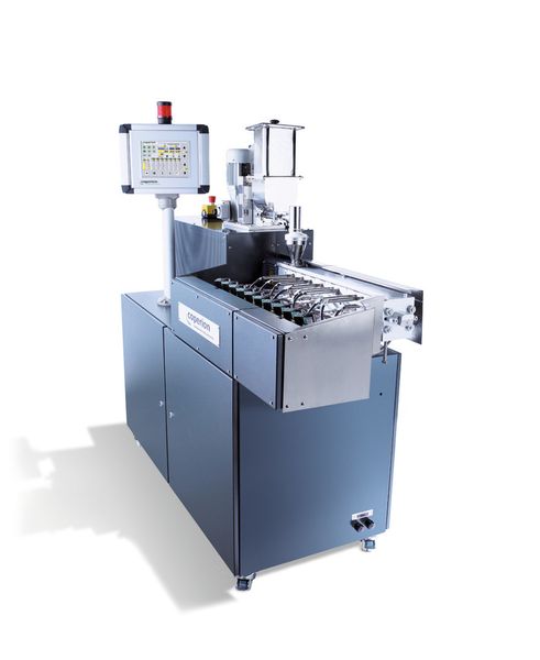 The ZSK 18 Megalab laboratory extruder possesses the successful genes of the ZSK Megacompounder technology and was developed especially for processing of smallest batch sizes. (Picture: Coperion K-Tron)