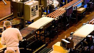 Steigende Energie- und Rohstoffkosten verlangen nach neuen Wegen, die bisher ungenutzten Einsparmöglichkeiten in der Produktion auszuschöpfen. (Bild: Natalia Bratslavsky - Fotolia.com)