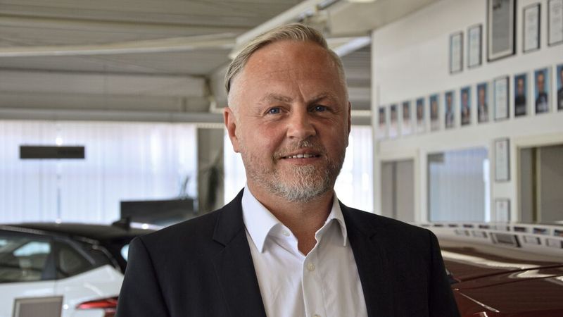 Jürgen Kolodziej, Betriebsleiter des Autohauses Heinemann in Salzgitter, präsentierte der Jury das Bewerberprojekt seines Unternehmens. (Bild: Achter/»kfz-betrieb«)