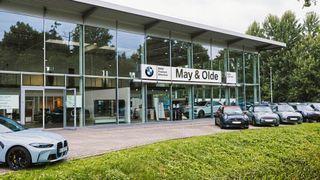 Mit der Stadac (im Bild der Standort Norderstedt) schlüpfte in diesem Jahr ein größerer BMW-Händler unter das Dach der dänischen Nic.-Christiansen-Gruppe. Die Übernahme erfolgte durch May & Olde, seit 2023 eine Tochter der Dänen. (Bild: May & Olde)