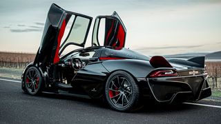 Zu den Besonderheiten des SSC Tuatara gehören die Schmetterlingstüren. (Bild: SSC North America)