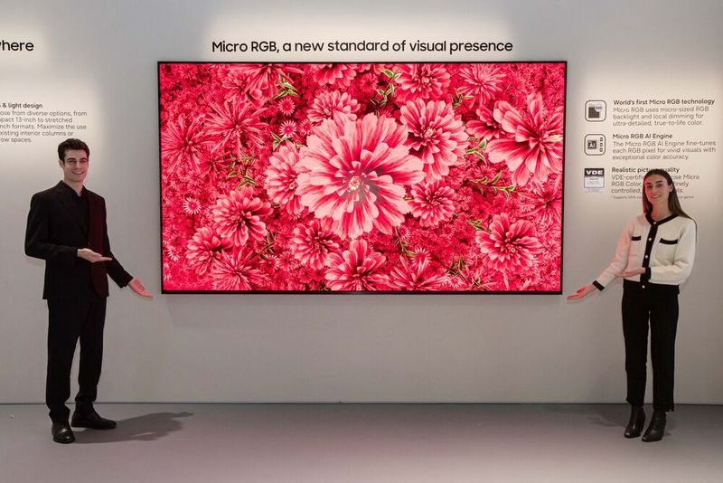 Bei dem 130 Zoll großen QPHX-Display nutzt Samsung die auf der CES bei einem TV-Gerät vorgestellte Micro-RGB-Technologie mit einem aus winzigen RGB-LEDs aufgebauten Backlight für das VA-Panel. (Bild: Samsung)