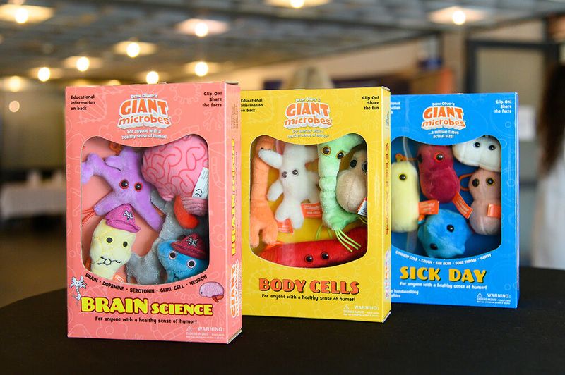 Im Jubiläumsjahr werden neben den Einkaufsgutscheinen auch wieder die beliebten Plüschmikroben verlost.   Mehr Infos zu den kommenden LAB-SUPPLY-Messen finden Sie auf www.lab-supply.info (Bild: Stefan Stark)