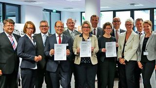 Teamleistung: Peugeot, Citroën und DS Automobiles sind von der Gütegemeinschaft „Geprüfte/r Automobilverkäufer/in“ zertifiziert. (PSA)