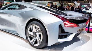 Die Funktion eines Leuchtturmprojekts hat das elektrisch angetriebene Hypercar Arcfox-GT, das in den Versionen Raceedition und Street gezeigt wurde.1.600 PS soll die Straßenversion des Arcfox-GT leisten.  (GIMS)