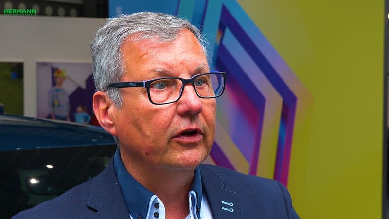 Geschäftsführer Michael Zimbal sieht in dem Autohaus einen Zukunftsstandort für die Gruppe. (Bild: Hermann-Gruppe/Screenshot)