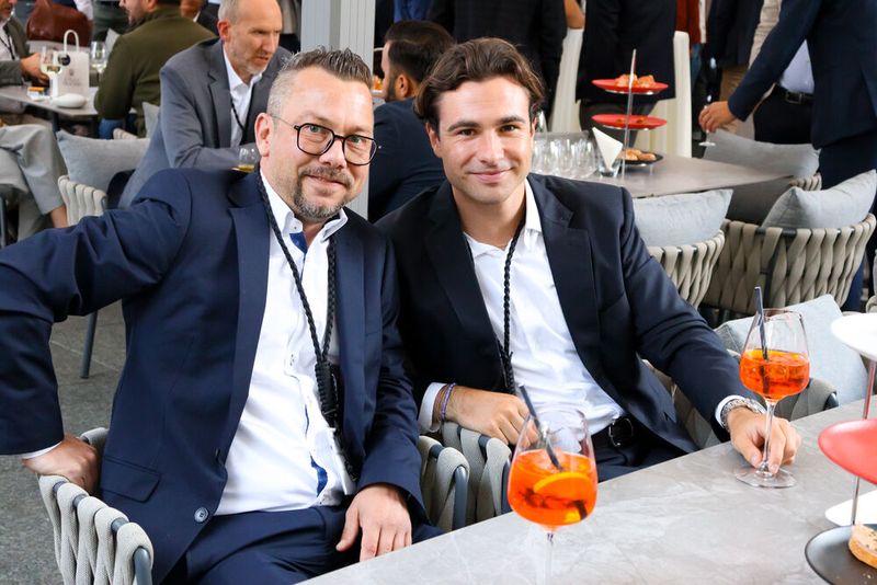Oliver Klimas (l., Digitevo) und Philip Wandelt (TIM) (Bild: TIM)