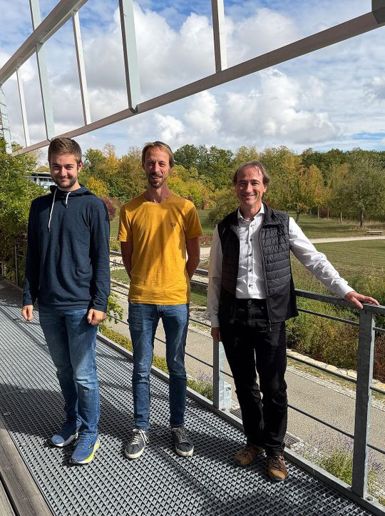 (v.l.n.r.) Justus Leist, PD dr. Albert Engstfeld, prof. Timo Jacob(Bild:  Julia Bord / Universiteit van Ulm)