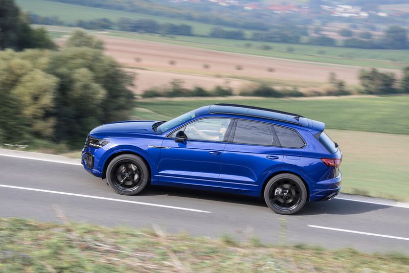 Die größten Unterschiede zum regulären Touareg Hybrid gibt es beim Antrieb: Eine andere Motorsteuerung holt aus dem 3,0-Liter-Turbo-Benziner 90 Kilowatt mehr Leistung heraus – insgesamt 340 kW. (Bild: Ingo Barenschee)