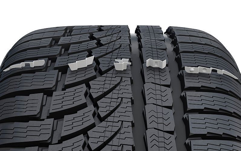 Die Lamellen des Nokian WR A4 sind in vielen unterschiedlichen Winkeln angeordnet, um bei jeder Fahrsituation Haftung zu bieten. (Foto: Nokian)