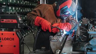 The light and easy-to-handle torch simplifies welding even in hard-to-reach areas. (Image:Lorch)