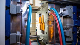 Automation and injection moulding production, here with the ‘shovel' giveaway on an Isoform tool. (Source: Nonnenmann)