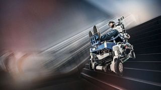 Cybathlon-Pilot Florian Hauser in seinem Wettkampf-Rollstuhl, der von einem Ingenieursteam der Hochschuhe Rapperswil ständig weiterentwickelt wird.  (Manuel Gutjahr/Faulhaber)