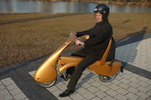 Ein funktionstüchtiger Prototyp des elektrischen Faltrollers MOVEO ist bereits auf Ungarns Straßen unterwegs (Bild: Antro Group)