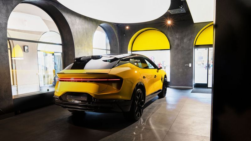 Für viel Aufmerksamkeit dürfte das luxuriöse SUV Eletre sorgen. (Bild: Monti Luger)