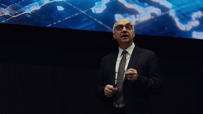Imec CEO Luc van den hove during his opening speech on the NaoIC pilot line at the imec campus in Leuven. 