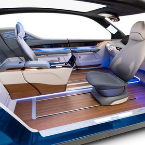 Mit über 30 hochmodernen Innovationen und Prozesslösungen für die nächste Generation von elektrischen und autonomen Fahrzeugen macht die XiM18-Studie die Zukunft des Autoinnenraums heute schon erlebbar.