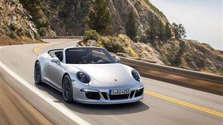 Der Porsche Carrera 911 GTS gehört zu den Sportwagen, in denen große Lithium-Ionen-Zellen von V4Drive für Power sorgen. Jetzt wollen Porsche und die Varta AG ihre Zusammenarbeit bei dem Thema vertiefen. Porsche will sich auch bei der Sanierung von Varta beteiligen ... (Bild: Porsche)